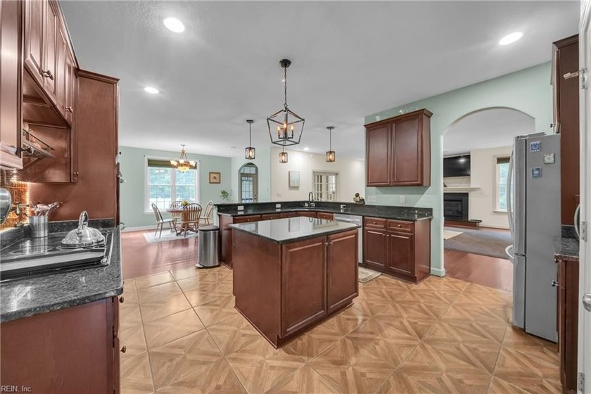 Not every home can offer over 4 acres of privacy, more than 5 - photo 6