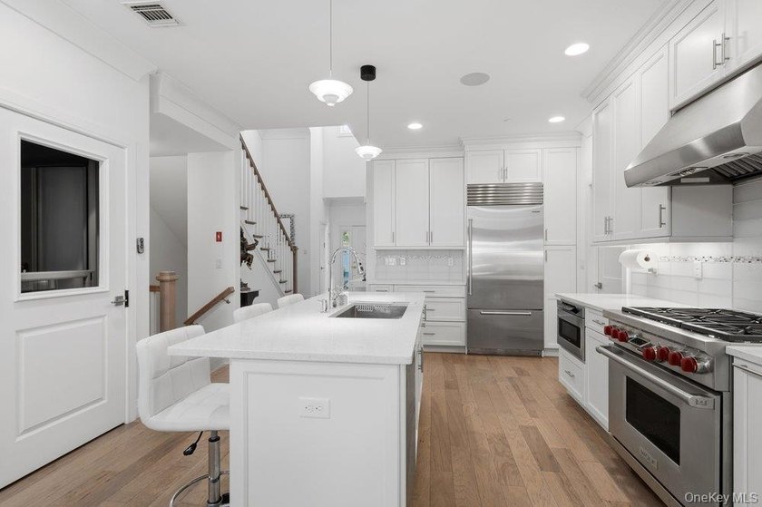 A Fabulous Jamestown Townhouse has a dramatic 2 Story Grand - photo 11
