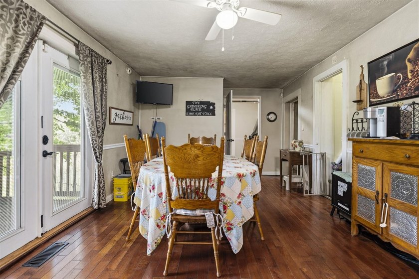 Escape to the peace and charm of country living with this - photo 11