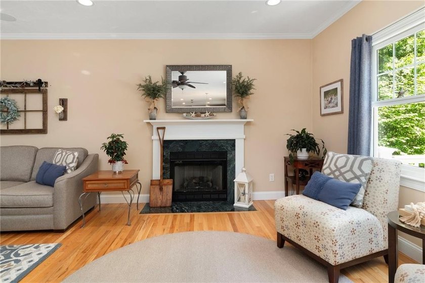 Welcome to this beautifully maintained 11-room Colonial nestled - photo 11
