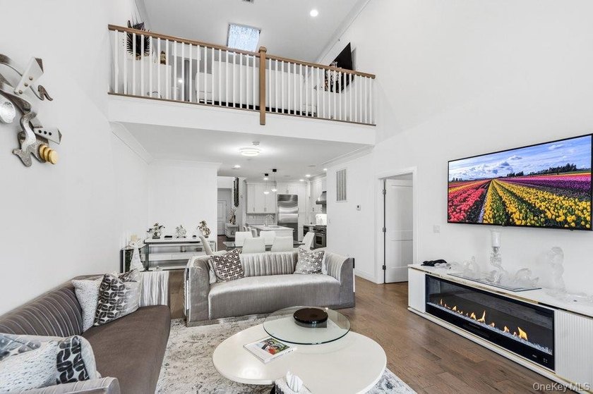 A Fabulous Jamestown Townhouse has a dramatic 2 Story Grand - photo 19