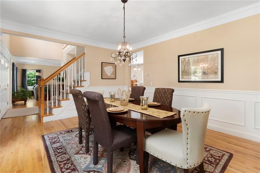 Welcome to this beautifully maintained 11-room Colonial nestled - photo 22
