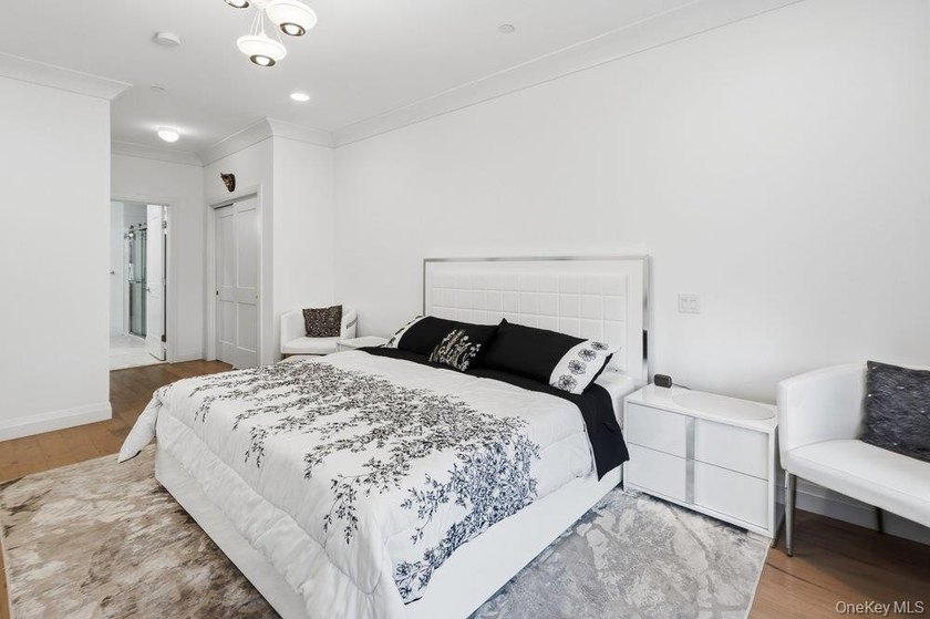 A Fabulous Jamestown Townhouse has a dramatic 2 Story Grand - photo 23