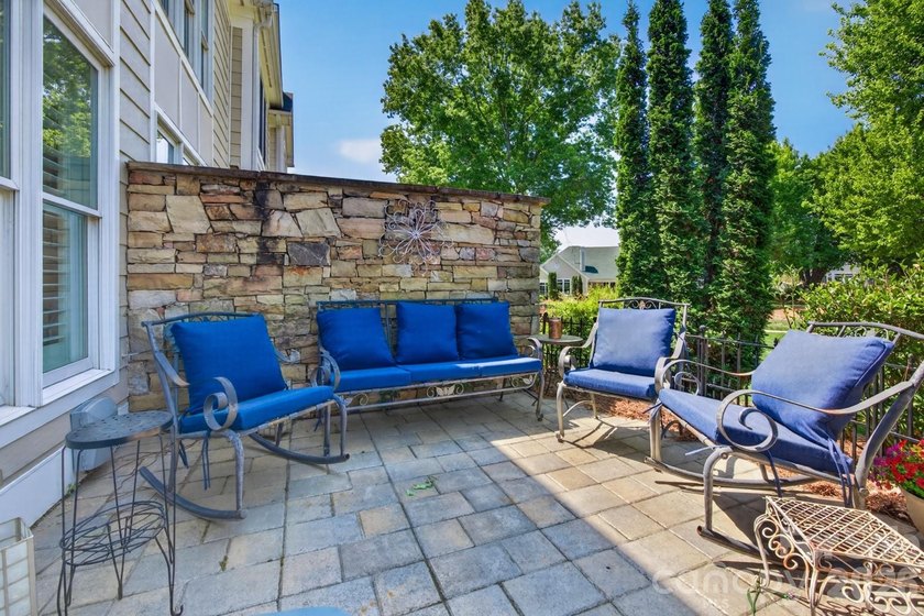 Live a carefree lifestyle with resort style amenities right here - photo 25