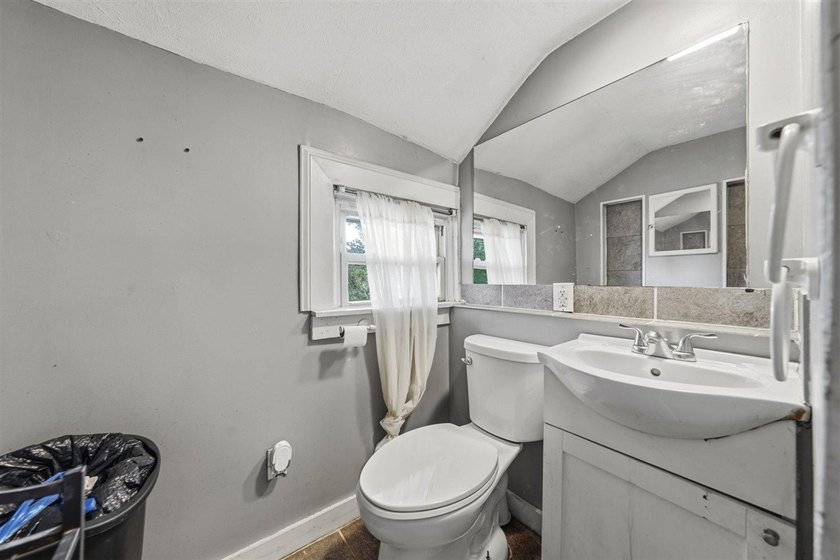 Escape to the peace and charm of country living with this - photo 25