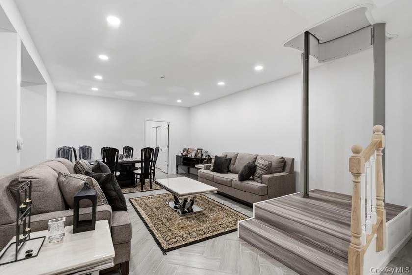 A Fabulous Jamestown Townhouse has a dramatic 2 Story Grand - photo 29