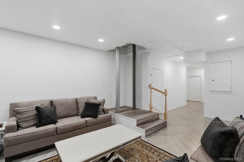 A Fabulous Jamestown Townhouse has a dramatic 2 Story Grand - photo 30
