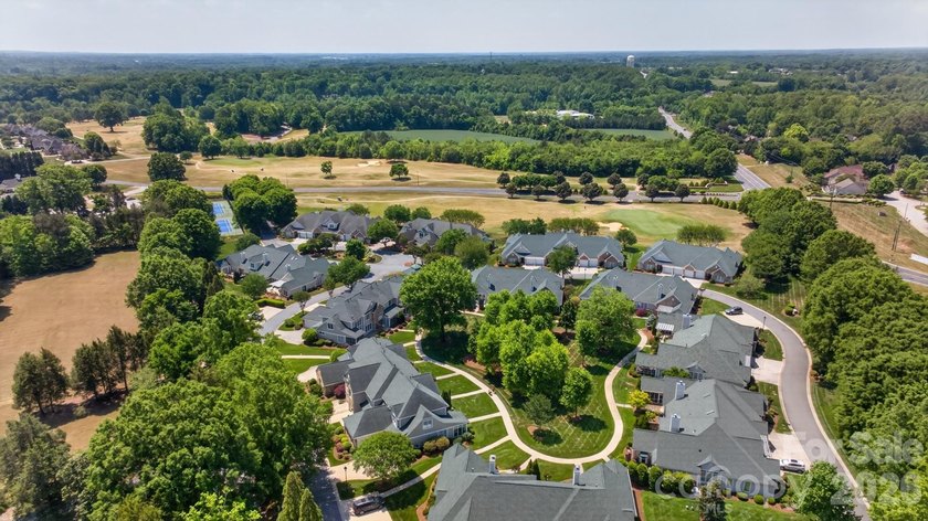 Live a carefree lifestyle with resort style amenities right here - photo 31