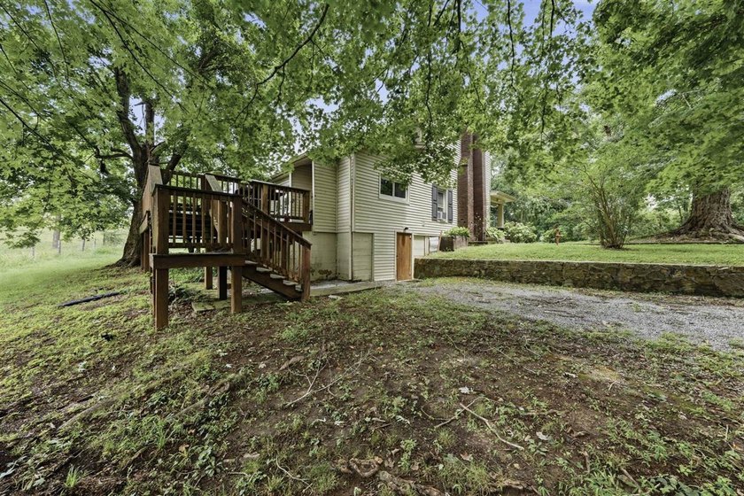 Escape to the peace and charm of country living with this - photo 31
