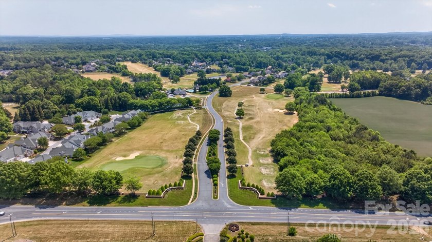 Live a carefree lifestyle with resort style amenities right here - photo 32