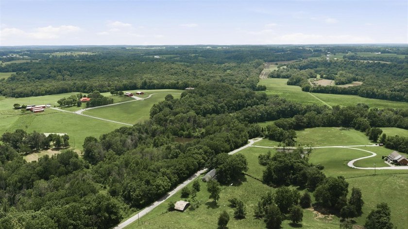 Escape to the peace and charm of country living with this - photo 32