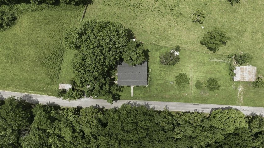 Escape to the peace and charm of country living with this - photo 34