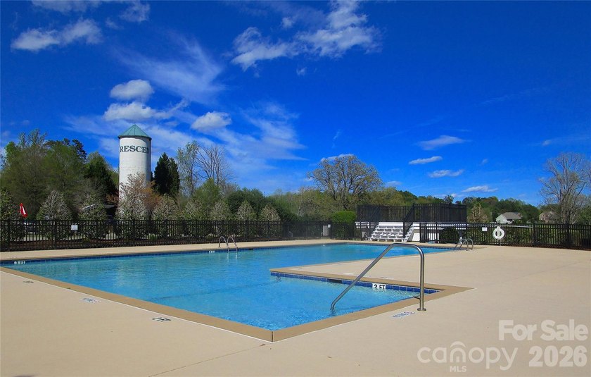 Live a carefree lifestyle with resort style amenities right here - photo 36