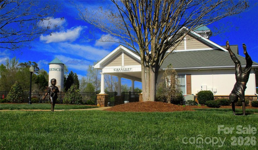 Live a carefree lifestyle with resort style amenities right here - photo 37