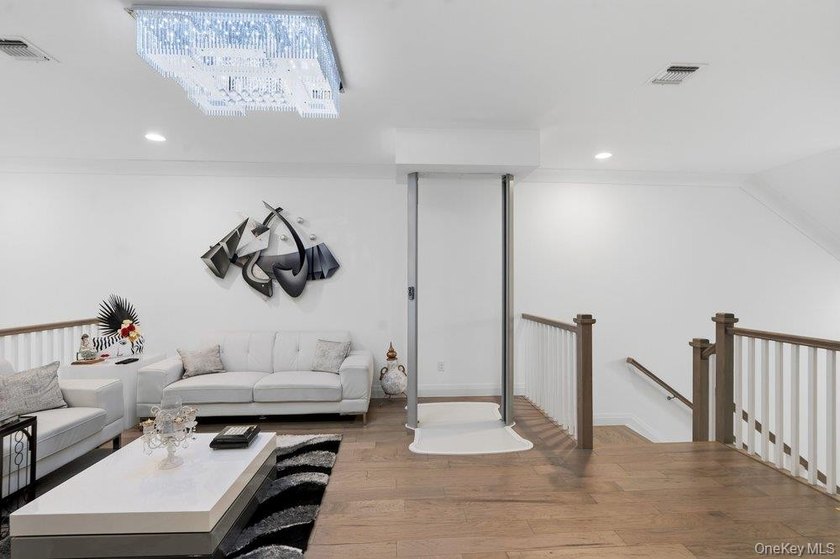 A Fabulous Jamestown Townhouse has a dramatic 2 Story Grand - photo 37