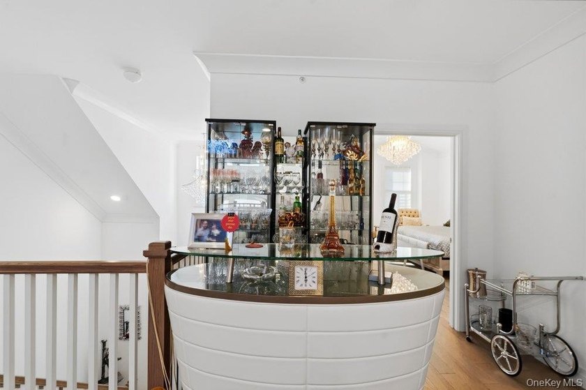 A Fabulous Jamestown Townhouse has a dramatic 2 Story Grand - photo 38