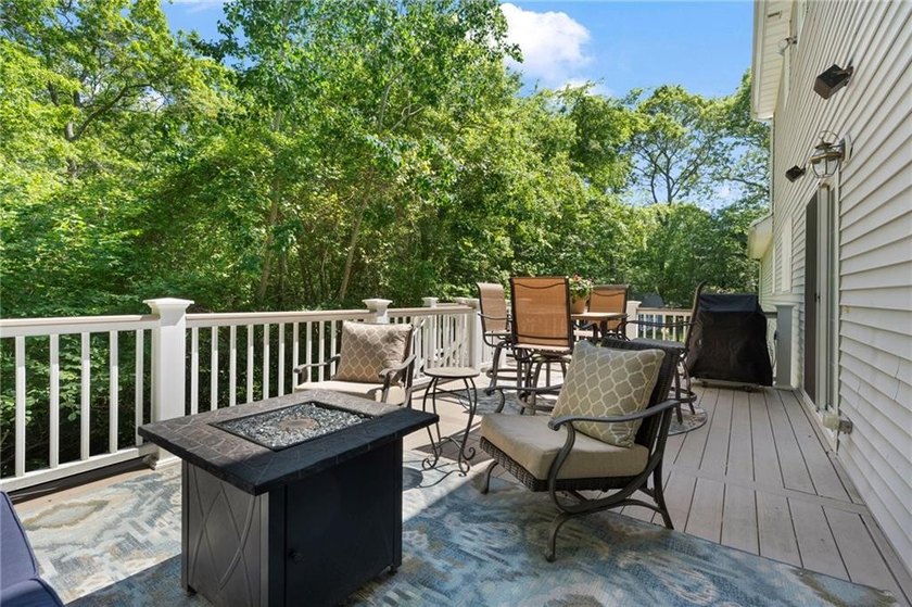 Welcome to this beautifully maintained 11-room Colonial nestled - photo 45