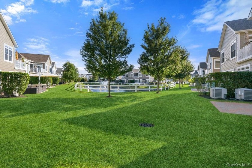 A Fabulous Jamestown Townhouse has a dramatic 2 Story Grand - photo 46