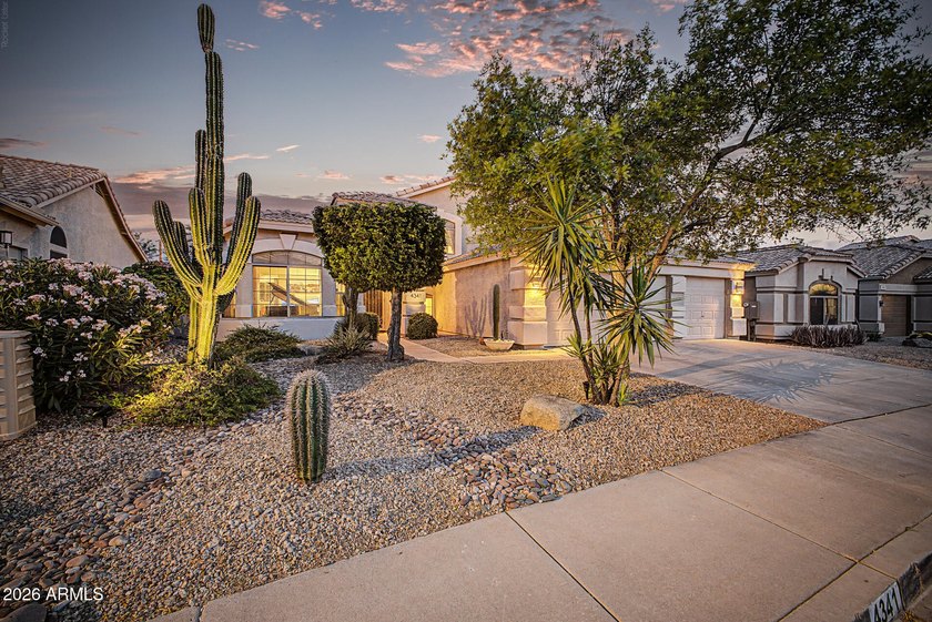 Welcome to this stunning Cave Creek home, where modern style and - photo 3