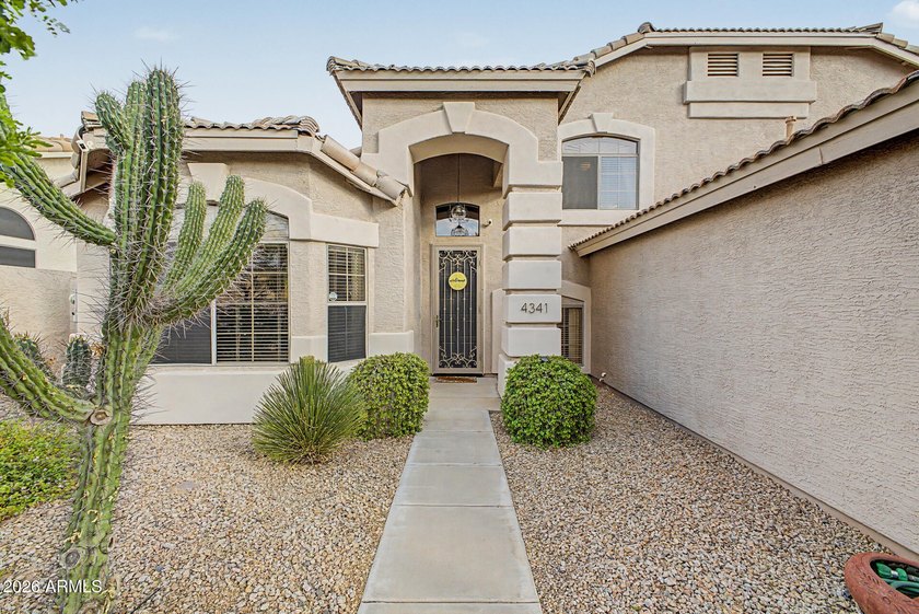 Welcome to this stunning Cave Creek home, where modern style and - photo 6