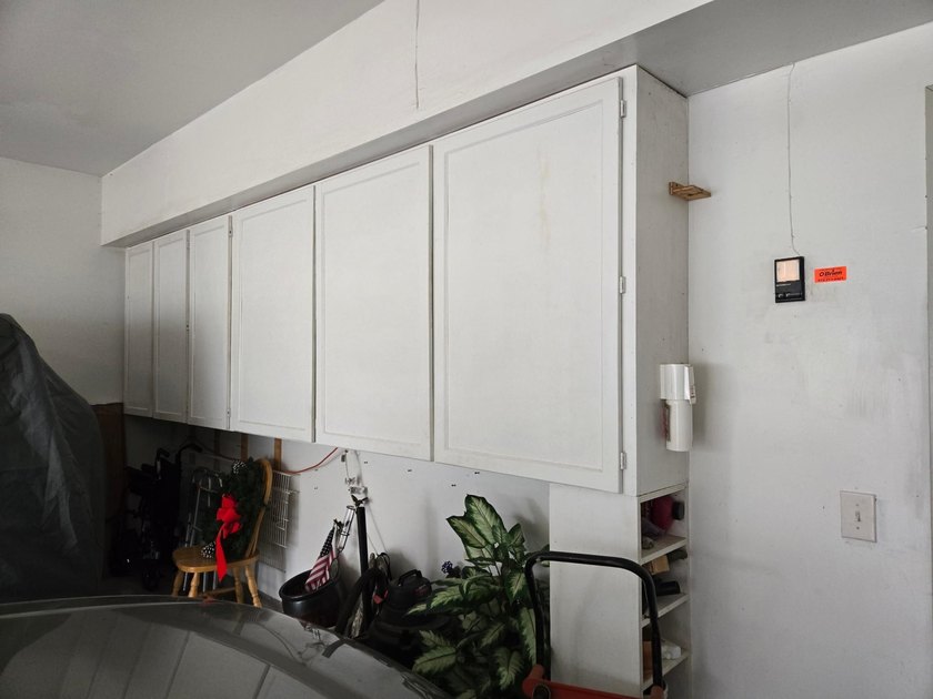 2/br-2/bath 1 level end unit-6 panel doors-fireplace w/marble - photo 18