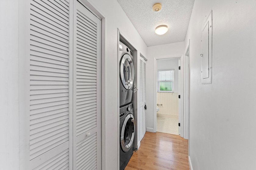 Bright, immaculate, 2- bedroom, 2-bath villa is the perfect - photo 3