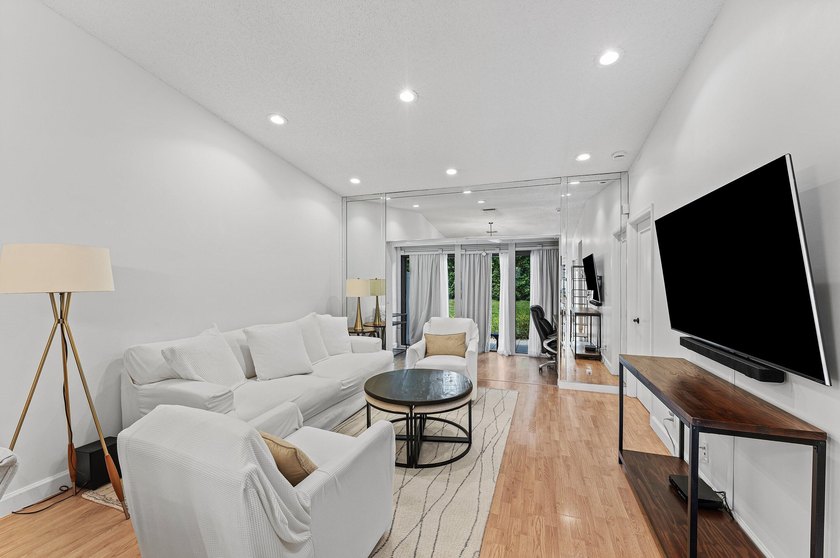 Bright, immaculate, 2- bedroom, 2-bath villa is the perfect - photo 7