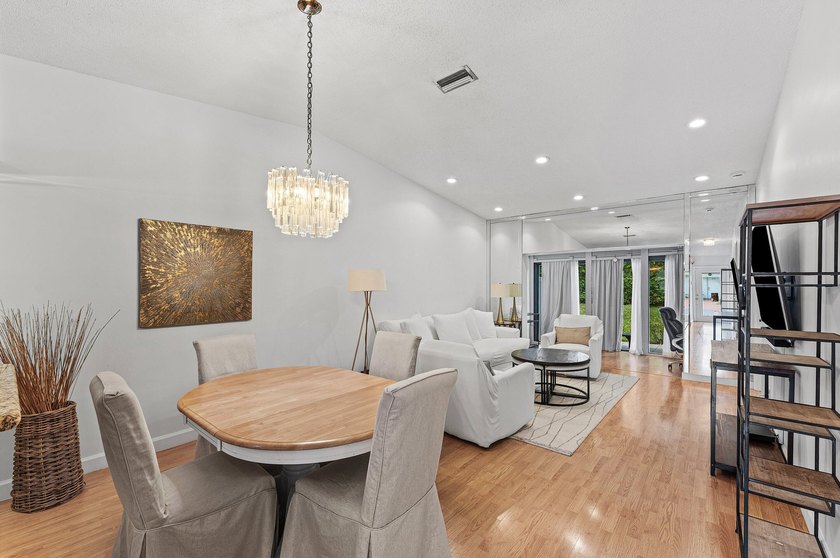 Bright, immaculate, 2- bedroom, 2-bath villa is the perfect - photo 8
