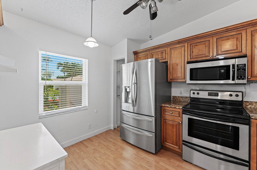 Bright, immaculate, 2- bedroom, 2-bath villa is the perfect - photo 10