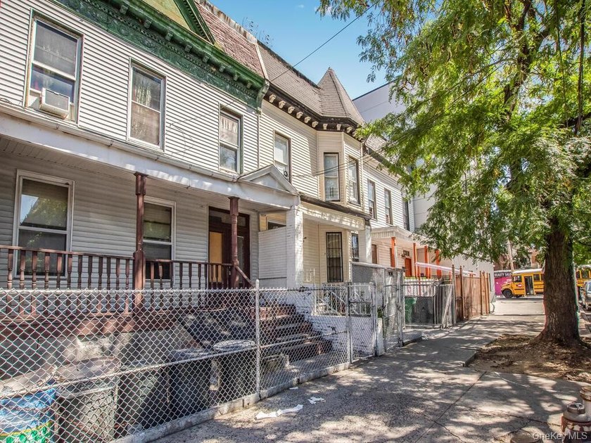 Great opportunity for investors.These two adjoining properties - photo 2