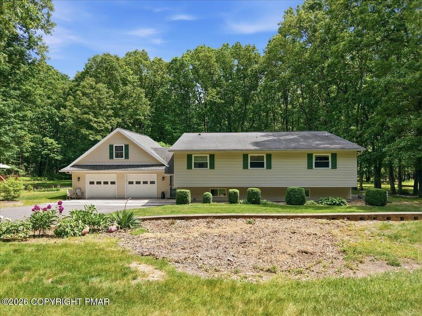 Welcome to this one-of-a-kind contemporary split-level home that - photo 3