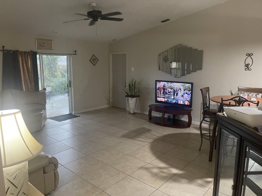 Outstanding 3 bedroom / 2 bath / 2 car garage single family home - photo 6