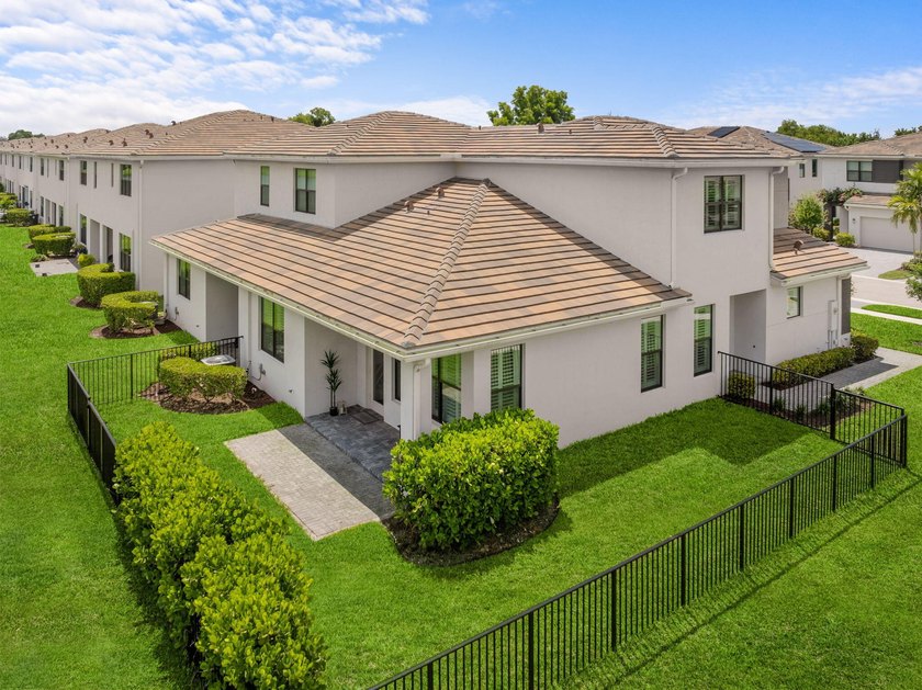 Beautifully upgraded and filled with natural light, this - photo 27