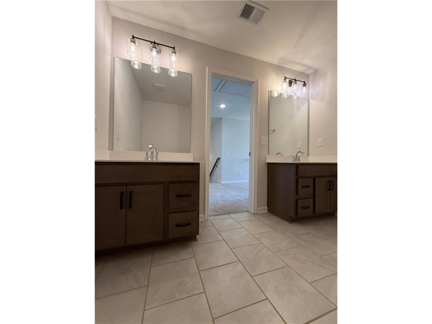 Welcome to The Haven at Plainsman Lake, in Auburn, AL, where - photo 15