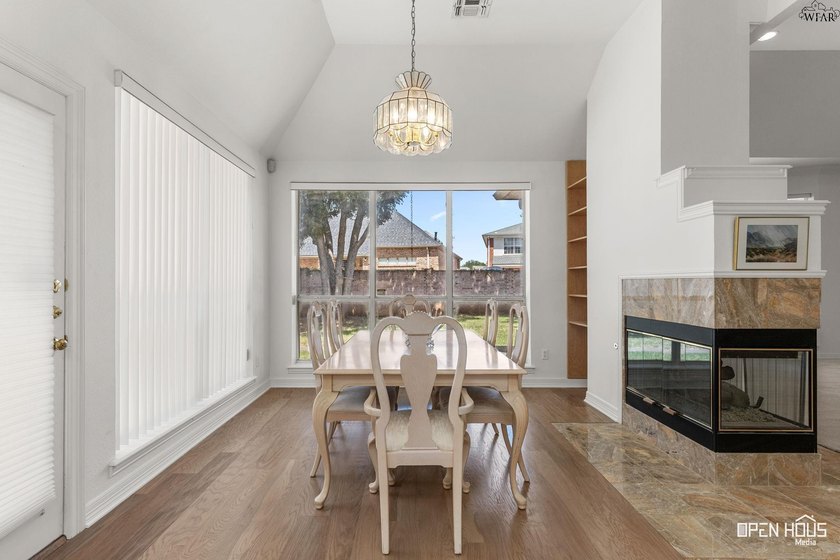 The heart of the home has a whole new look! This beautiful home - photo 17