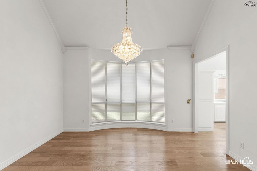 The heart of the home has a whole new look! This beautiful home - photo 18