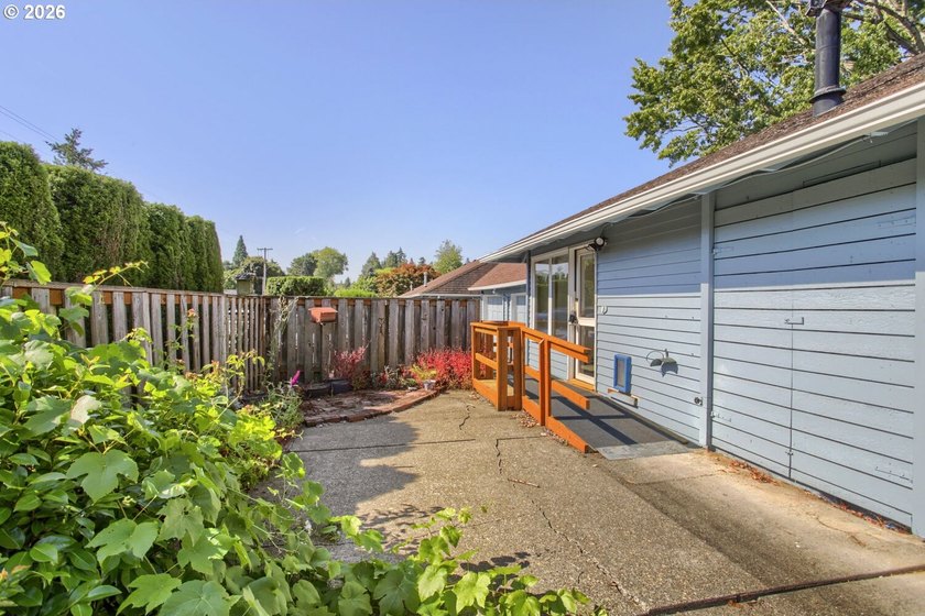 Best value! Opportunity awaits with this rare single-level home - photo 21