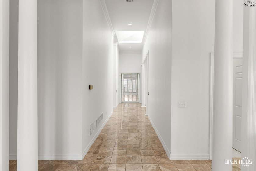 The heart of the home has a whole new look! This beautiful home - photo 21