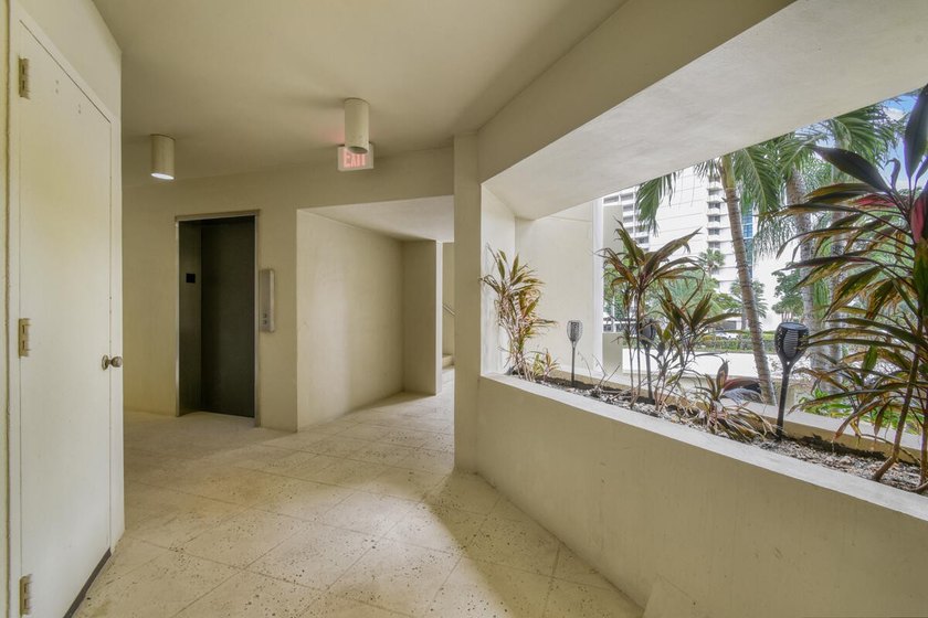 Luxurious Move-in Ready, Updated Waterfront Condo in Harbor - photo 6