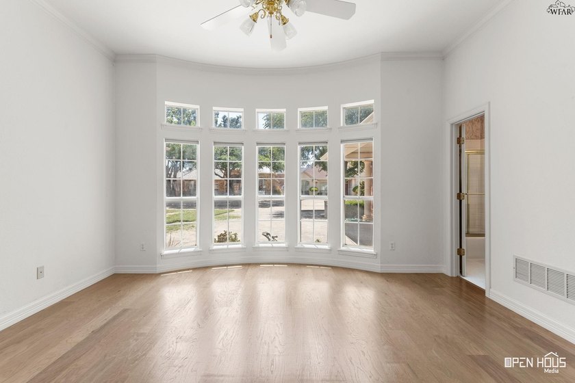 The heart of the home has a whole new look! This beautiful home - photo 28