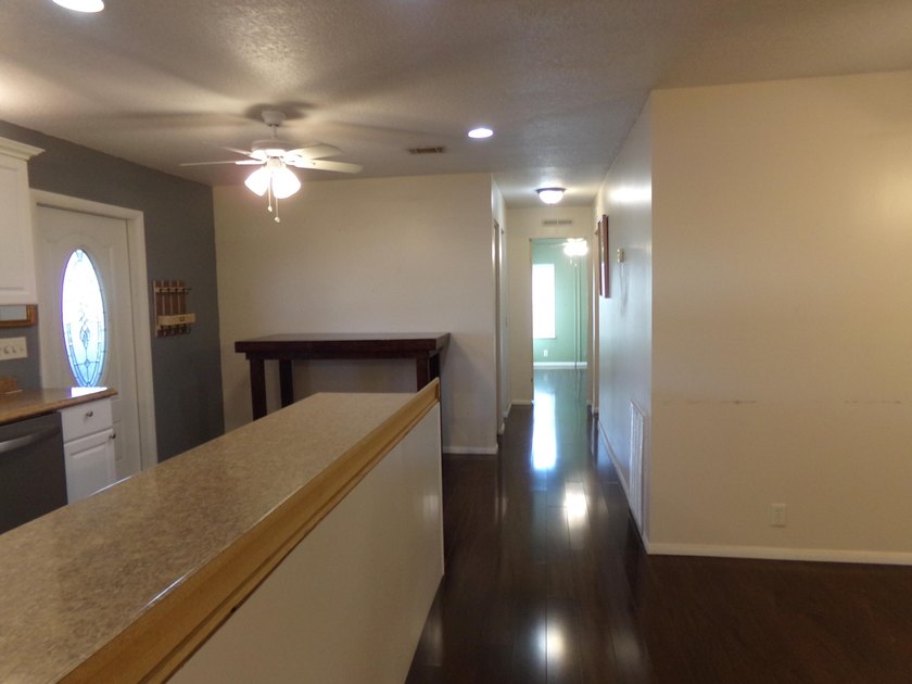 Welcome to this charming 3-bedroom, 2-bathroom manufactured home - photo 8
