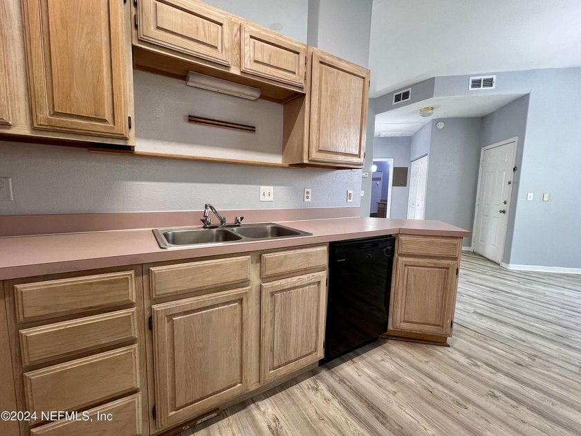 *Welcome to this beautiful and luxury 1-bedroom, 1-bathroom + 1 - photo 11