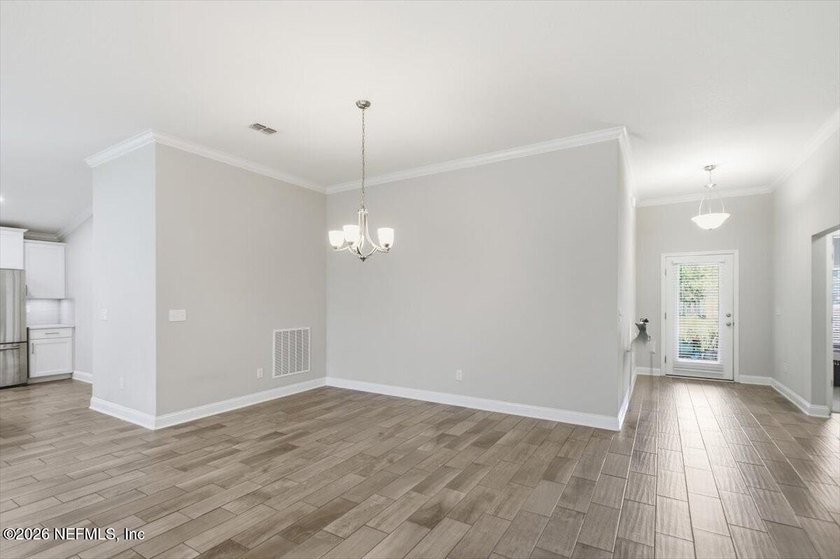 Beautiful 2017-built home offering 2,376 sq. ft., 4 bedrooms, 3 - photo 11