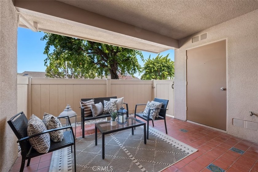 Enjoy the best of coastal resort living in this beautifully - photo 18