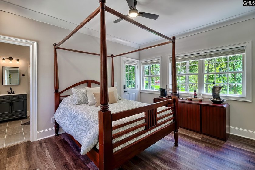 Beautifully updated home on Lake Murray! This five bedroom, 3.5 - photo 22