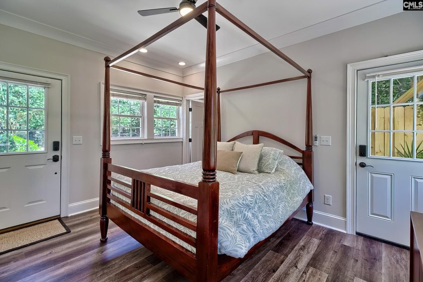 Beautifully updated home on Lake Murray! This five bedroom, 3.5 - photo 23
