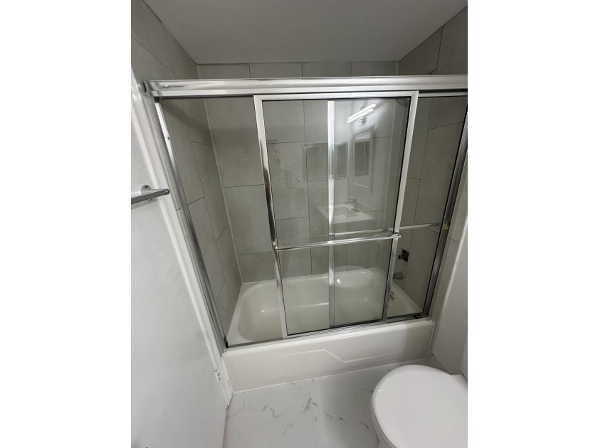 Beautiful and bright corner unit renovated overlooking the - photo 8