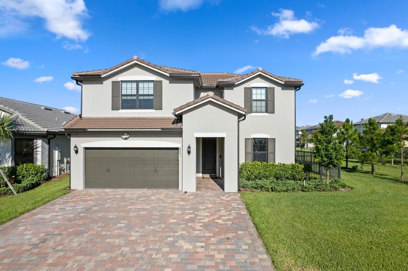 Lake views, luxury vibes, and loaded with space- welcome this 5 - photo 7