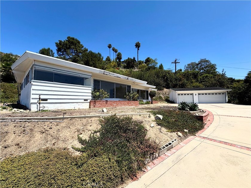 3079 Deluna - photo 17