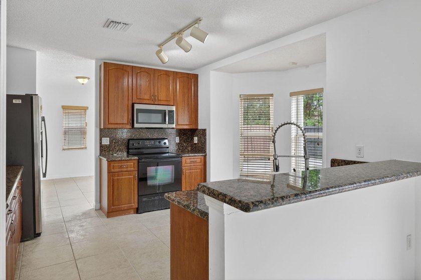Welcome to this move-in-ready 3-bedroom, 2.5-bath home located - photo 18